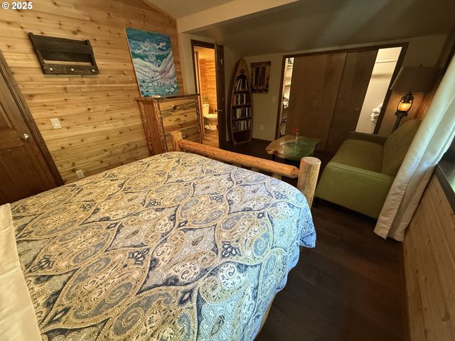 4081 S Tenmile Lake, Lakeside, OR 97449