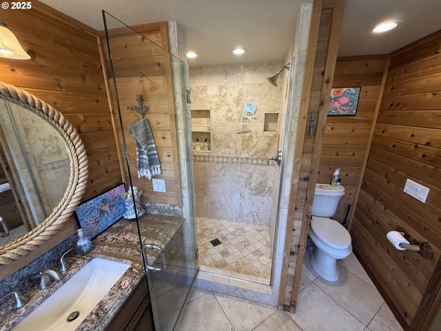 4081 S Tenmile Lake, Lakeside, OR 97449