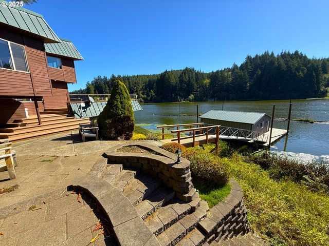 4081 S Tenmile Lake, Lakeside, OR 97449