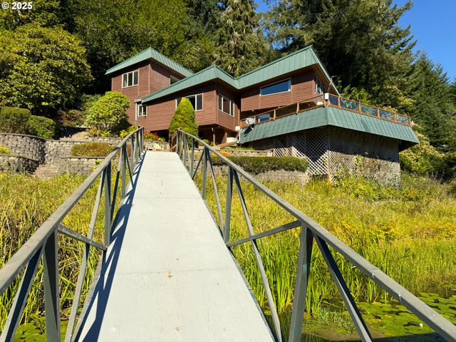 4081 S Tenmile Lake, Lakeside, OR 97449