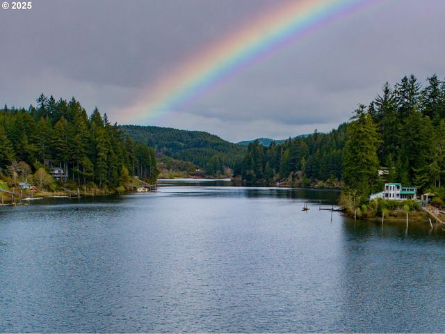 4081 S Tenmile Lake, Lakeside, OR 97449