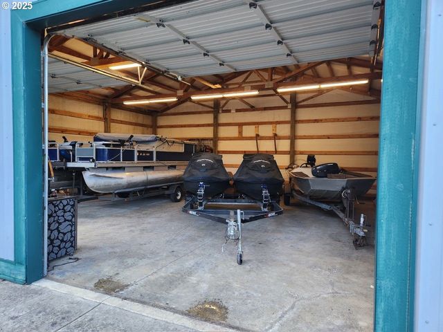 4081 S Tenmile Lake, Lakeside, OR 97449