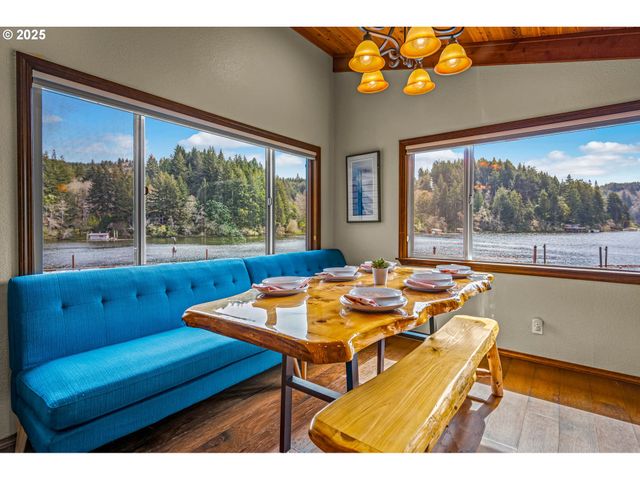 4081 S Tenmile Lake, Lakeside, OR 97449