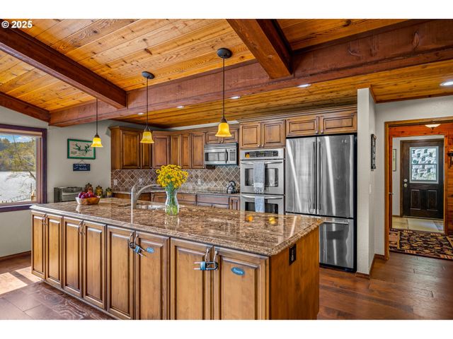 4081 S Tenmile Lake, Lakeside, OR 97449