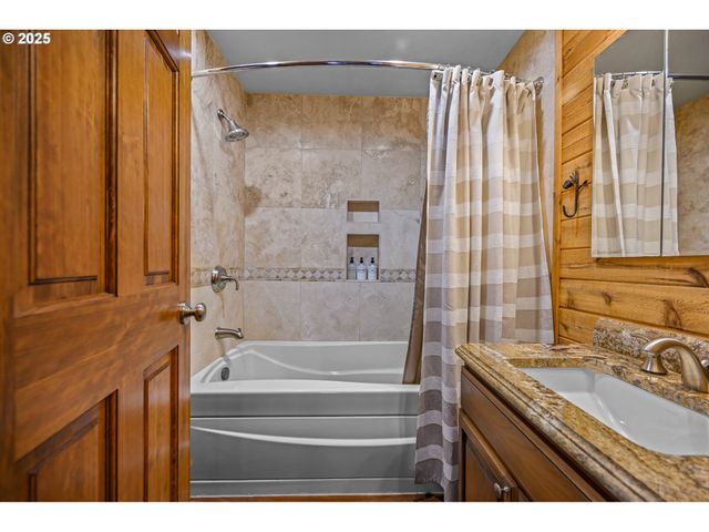 4081 S Tenmile Lake, Lakeside, OR 97449