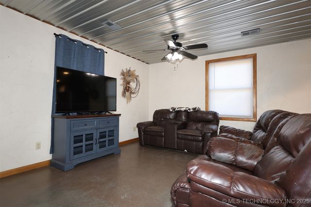 398881 W 3280 Road, Ramona, OK 74061