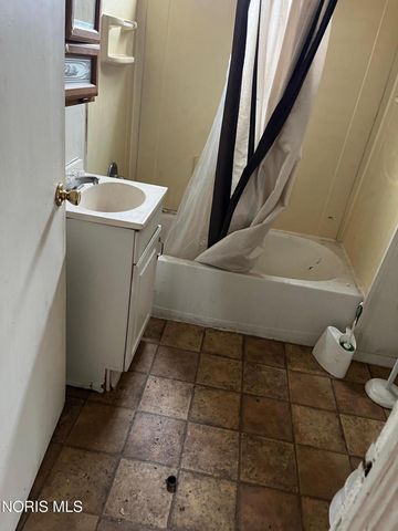 3305 N Detroit Avenue, Toledo, OH 43610