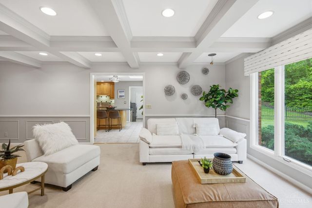 9486 Oakhurst Court, Blue Ash, OH 45241
