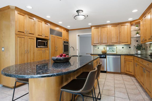 9486 Oakhurst Court, Blue Ash, OH 45241