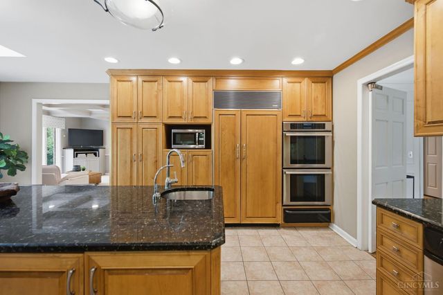 9486 Oakhurst Court, Blue Ash, OH 45241