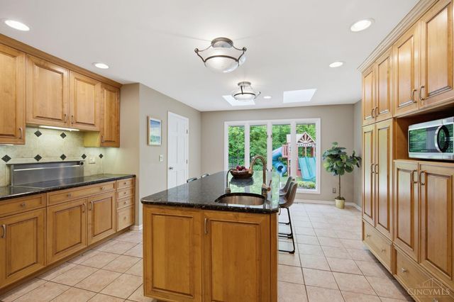 9486 Oakhurst Court, Blue Ash, OH 45241