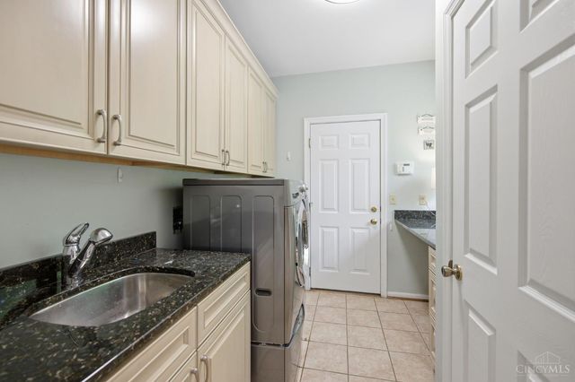 9486 Oakhurst Court, Blue Ash, OH 45241