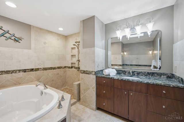 9486 Oakhurst Court, Blue Ash, OH 45241