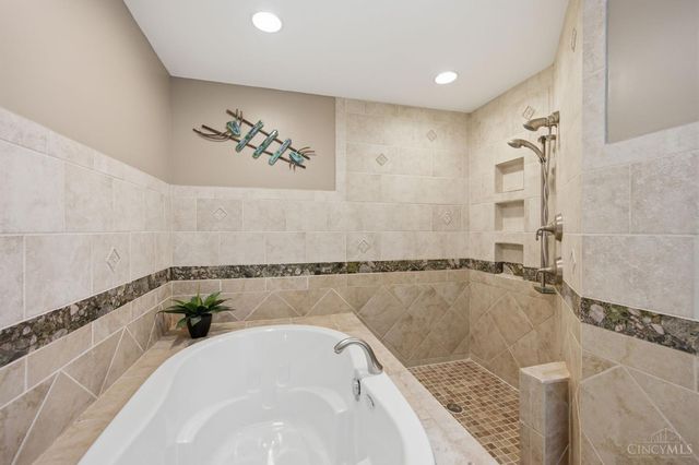 9486 Oakhurst Court, Blue Ash, OH 45241