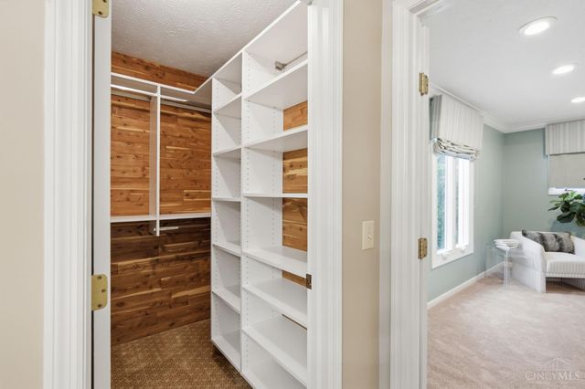 9486 Oakhurst Court, Blue Ash, OH 45241
