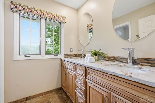 9486 Oakhurst Court, Blue Ash, OH 45241