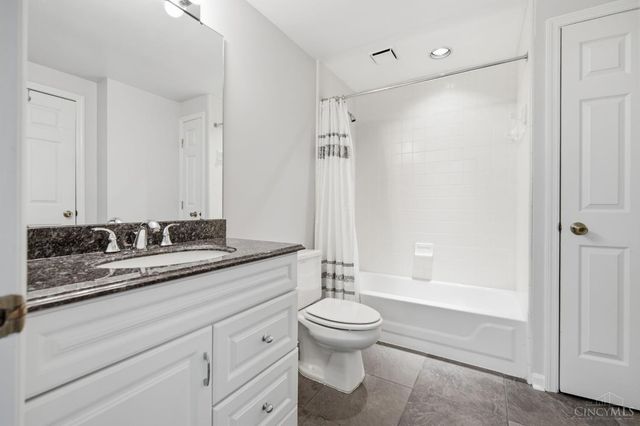 9486 Oakhurst Court, Blue Ash, OH 45241