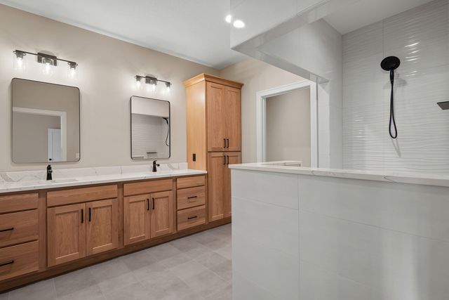 686 Jones Court, Bettendorf, IA 52722