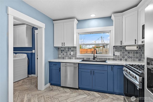 208 Harrison Street, Sumas, WA 98295