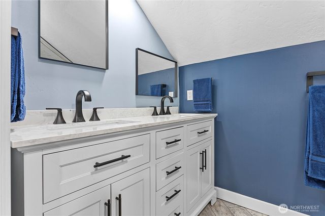 208 Harrison Street, Sumas, WA 98295