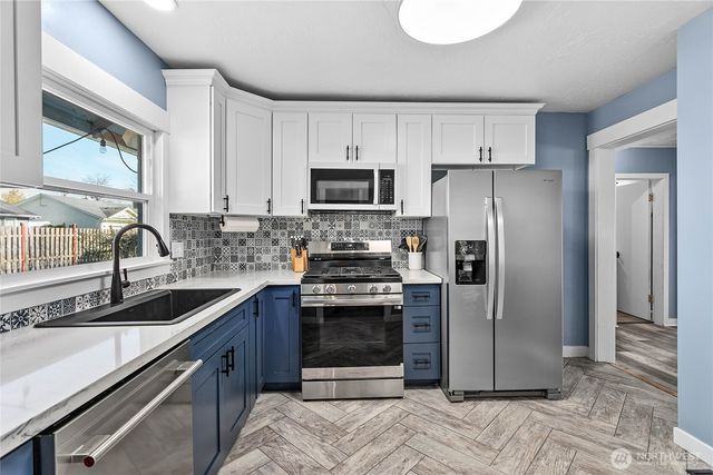 208 Harrison Street, Sumas, WA 98295