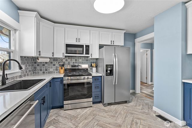 208 Harrison Street, Sumas, WA 98295