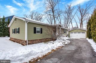 243 FORREST DR, Gettysburg, PA 17325