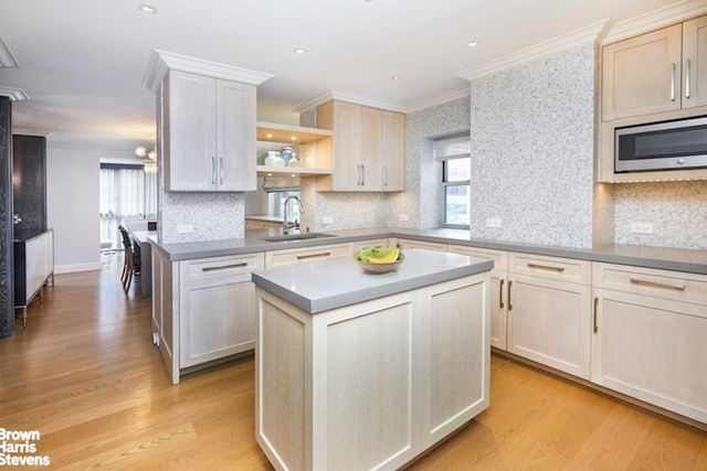 150 E 69th St Apt 4M, New York City, NY 10021