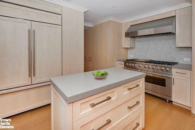 150 E 69th St Apt 4M, New York City, NY 10021