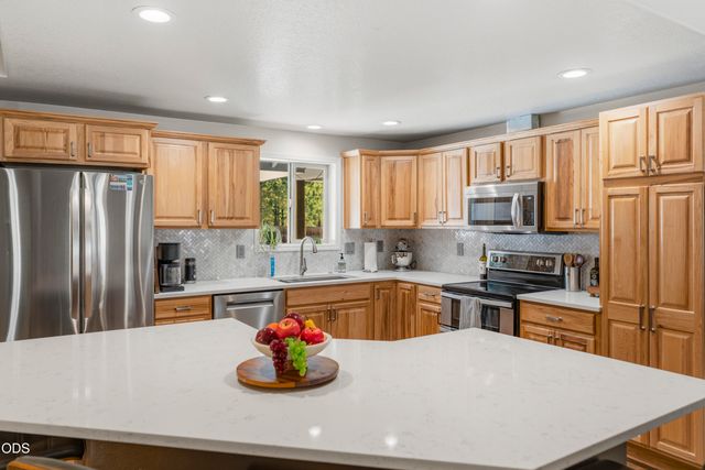 2716 Boone Circle, La Pine, OR 97739
