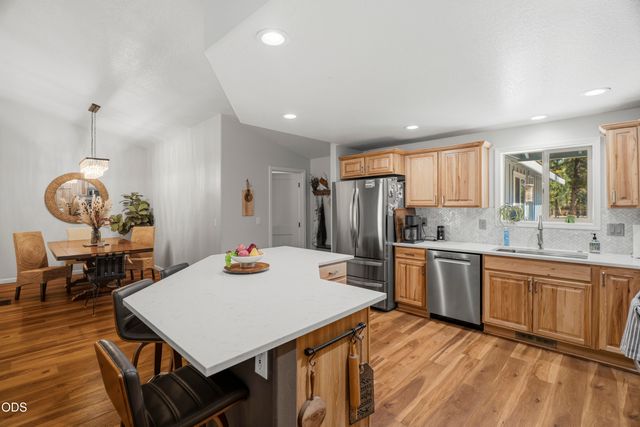 2716 Boone Circle, La Pine, OR 97739
