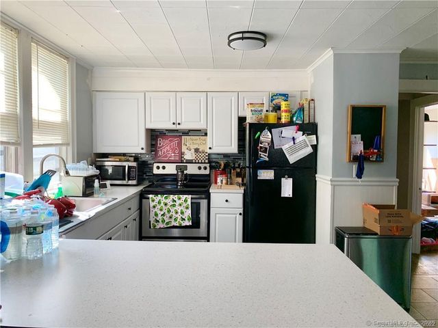 486 Mohegan Avenue Parkway, Waterford, CT 06375