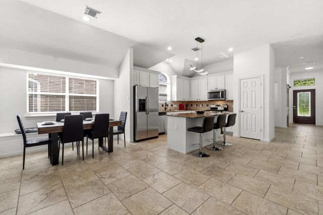 18 Avenswood Place, The Woodlands, TX 77382
