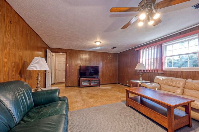 5025 Windover Dr., Robinson Twp, PA 15205