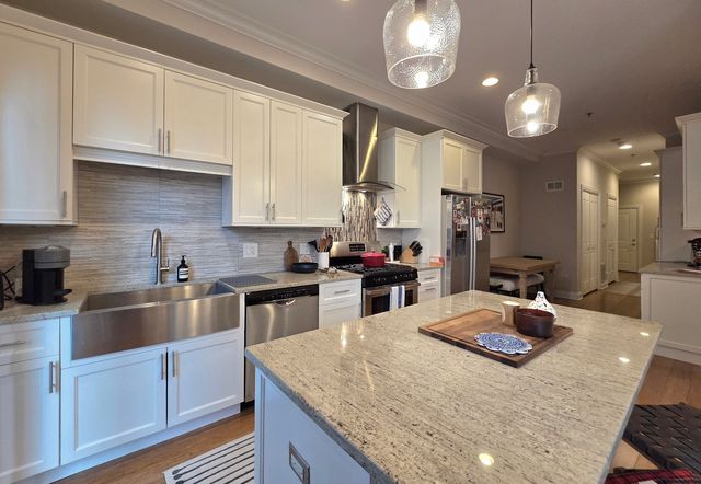 20 N Aberdeen Street 207, Chicago, IL 60607