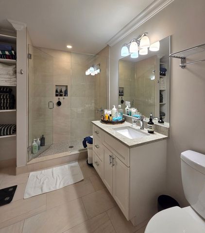 20 N Aberdeen Street 207, Chicago, IL 60607