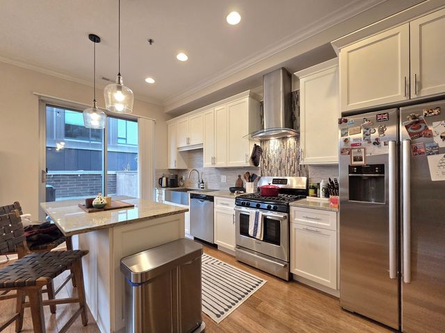 20 N Aberdeen Street 207, Chicago, IL 60607