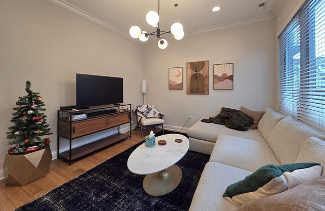 20 N Aberdeen Street 207, Chicago, IL 60607