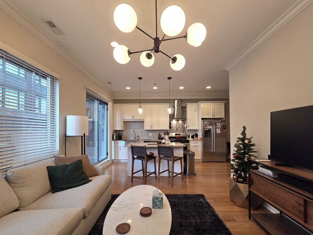 20 N Aberdeen Street 207, Chicago, IL 60607