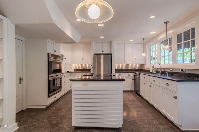 2569 Old Stage Road, Medford, OR 97502