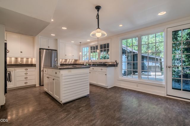 2569 Old Stage Road, Medford, OR 97502