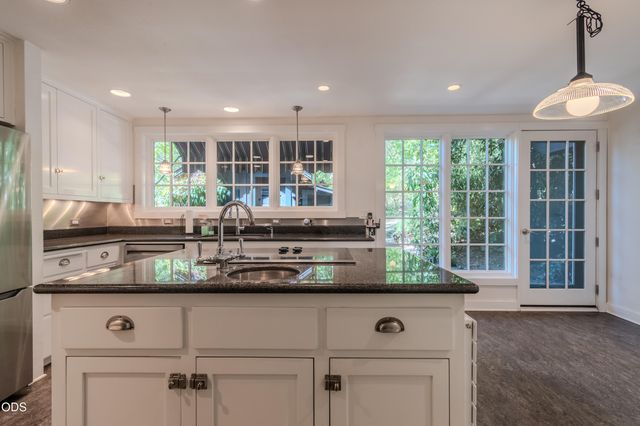 2569 Old Stage Road, Medford, OR 97502