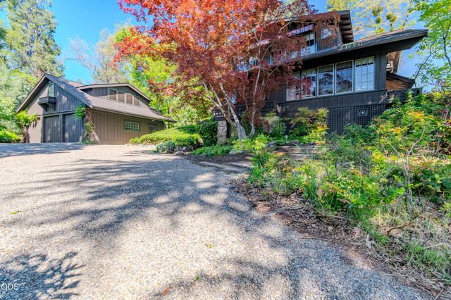 2569 Old Stage Road, Medford, OR 97502