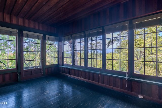 2569 Old Stage Road, Medford, OR 97502