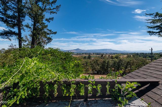 2569 Old Stage Road, Medford, OR 97502
