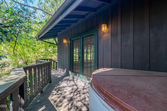 2569 Old Stage Road, Medford, OR 97502