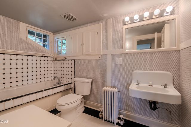 2569 Old Stage Road, Medford, OR 97502