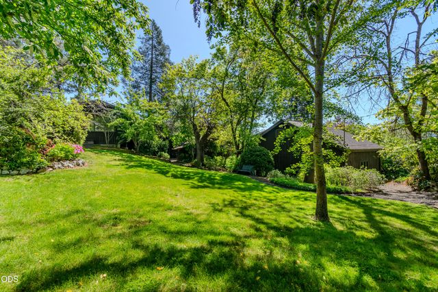 2569 Old Stage Road, Medford, OR 97502