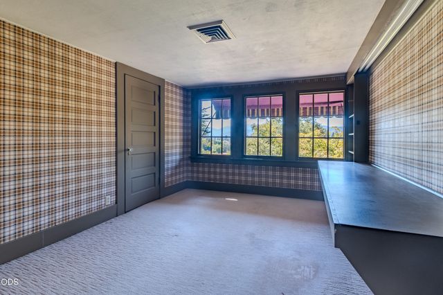 2569 Old Stage Road, Medford, OR 97502