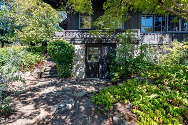 2569 Old Stage Road, Medford, OR 97502